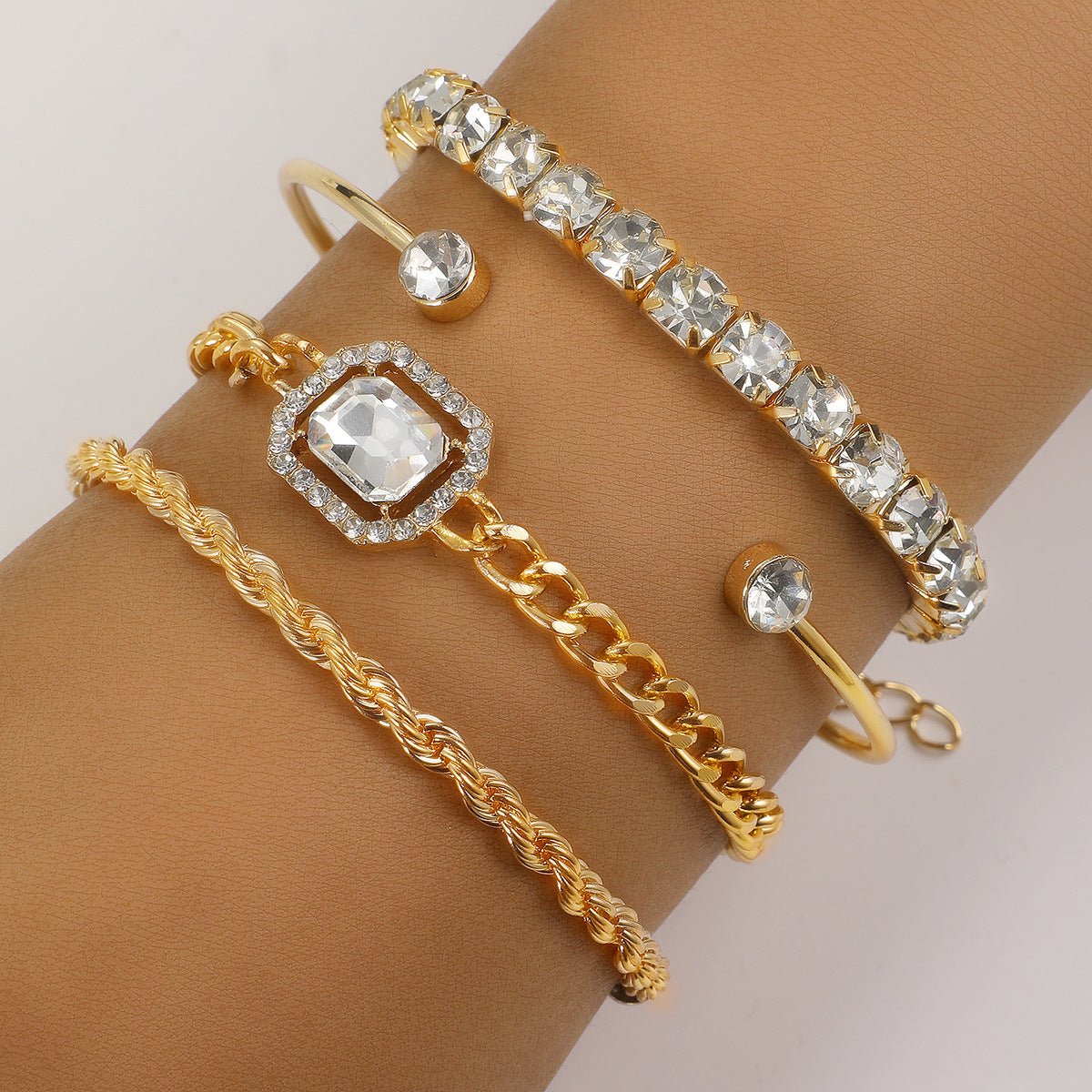 Set de 4 bracelets bohèmes – Cristaux et manchettes torsadées