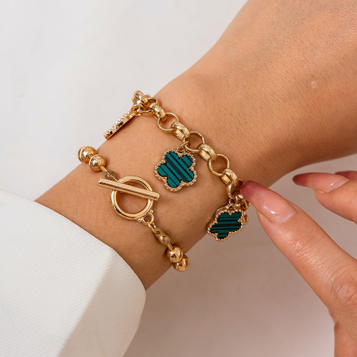 Bracelet Chaîne Luxueux avec Strass Étincelants – Élégance Moderne