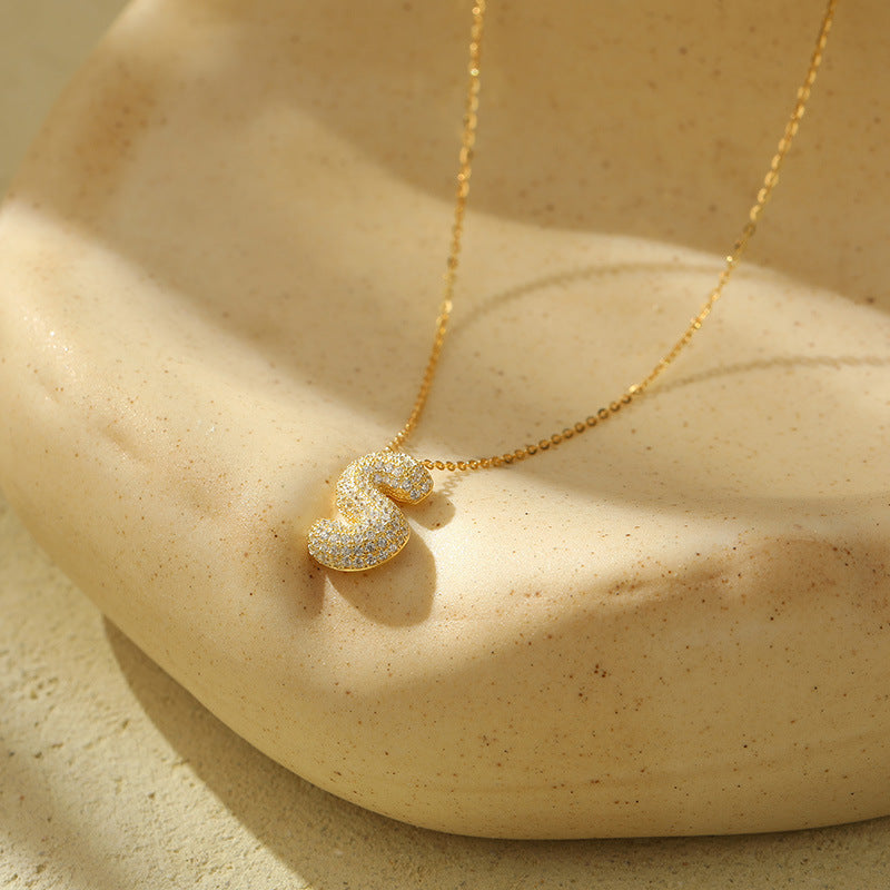 Collier Lettres Bubble en Acier Inoxydable – Élégance et Modernité