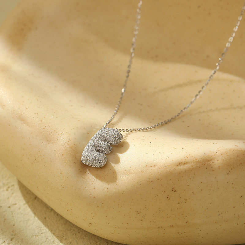 Collier Lettres Bubble en Acier Inoxydable – Élégance et Modernité