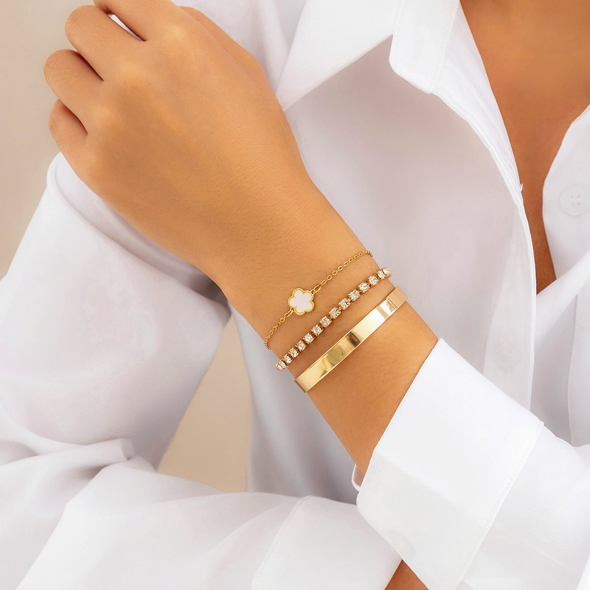Bracelet Chaîne Luxueux avec Strass Étincelants – Élégance Moderne