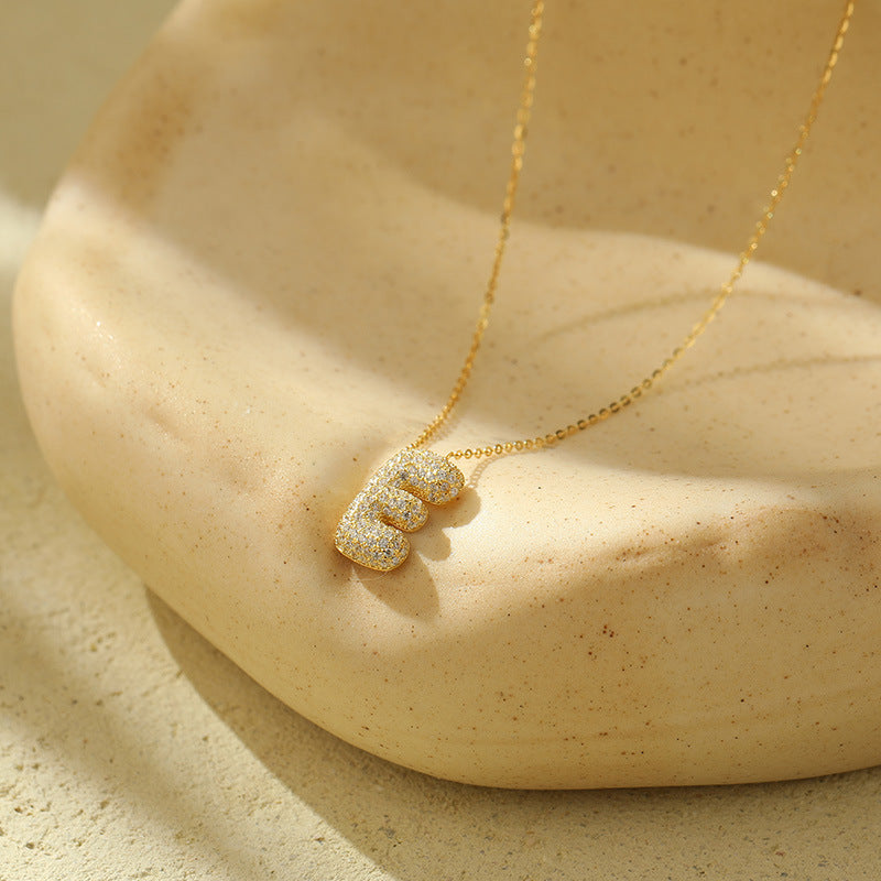 Collier Lettres Bubble en Acier Inoxydable – Élégance et Modernité