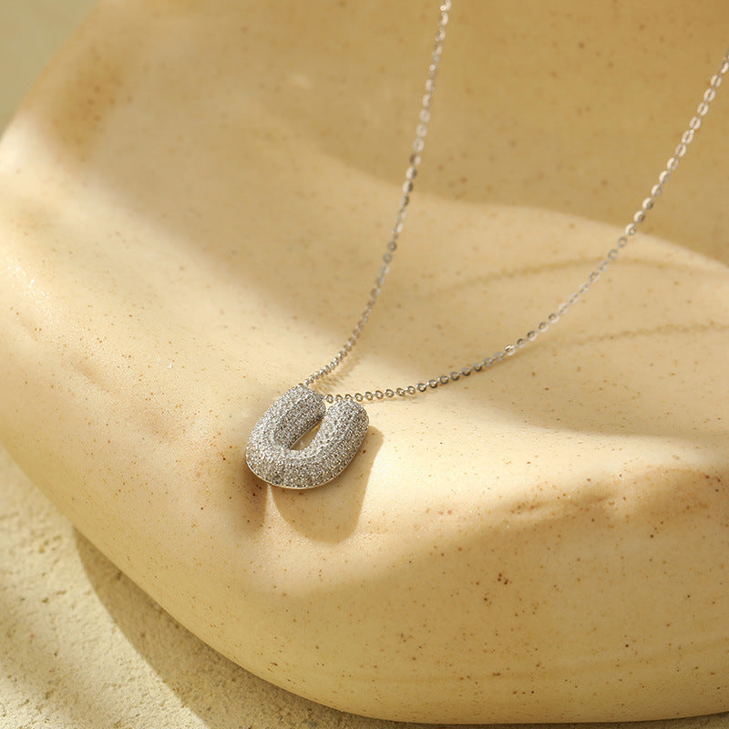 Collier Lettres Bubble en Acier Inoxydable – Élégance et Modernité