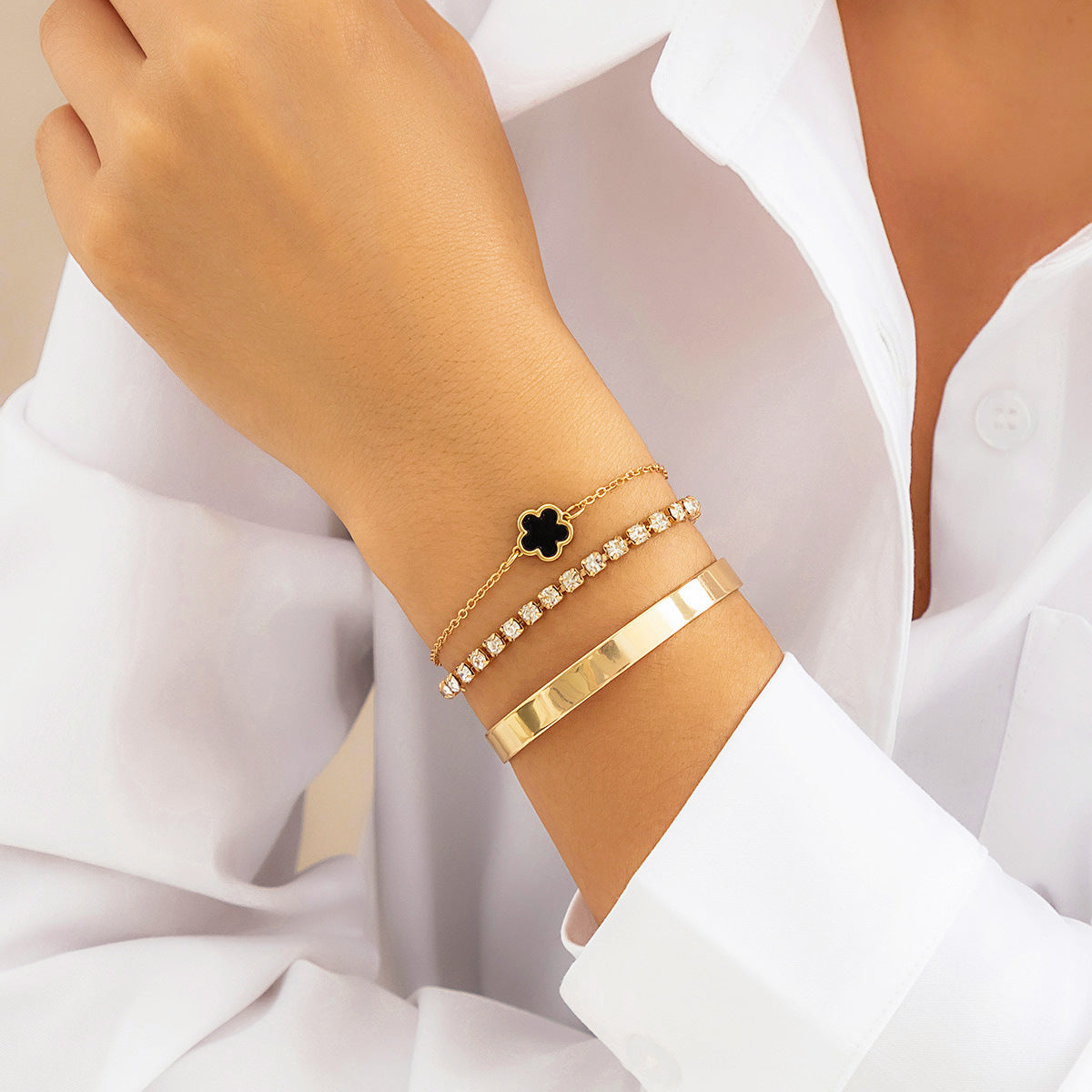 Bracelet Chaîne Luxueux avec Strass Étincelants – Élégance Moderne