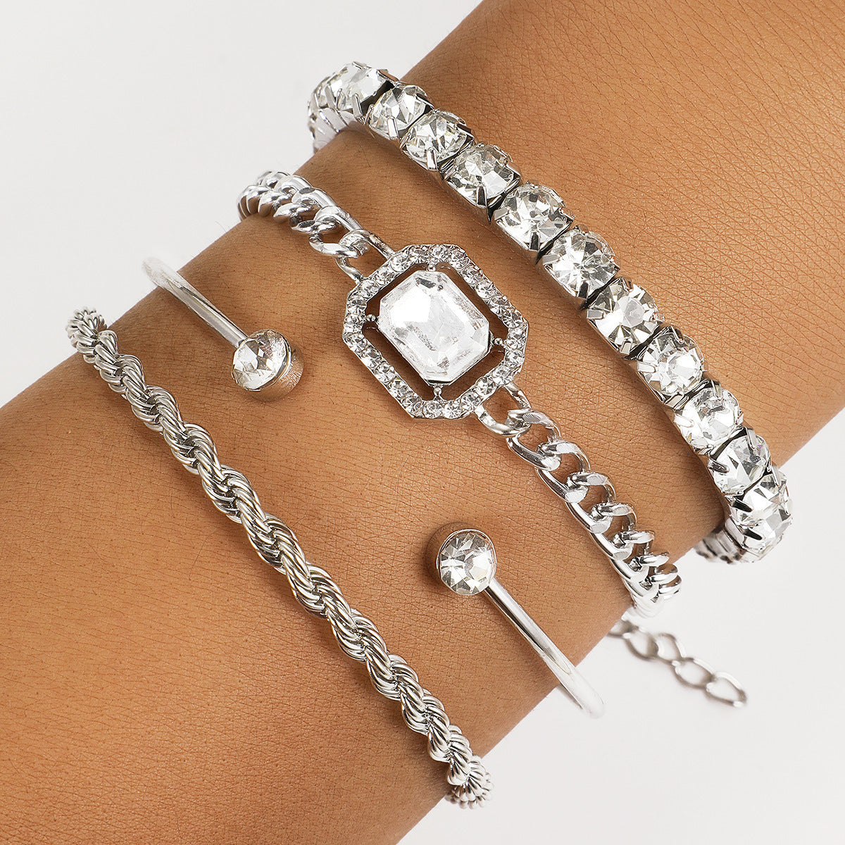 Set de 4 bracelets bohèmes – Cristaux et manchettes torsadées