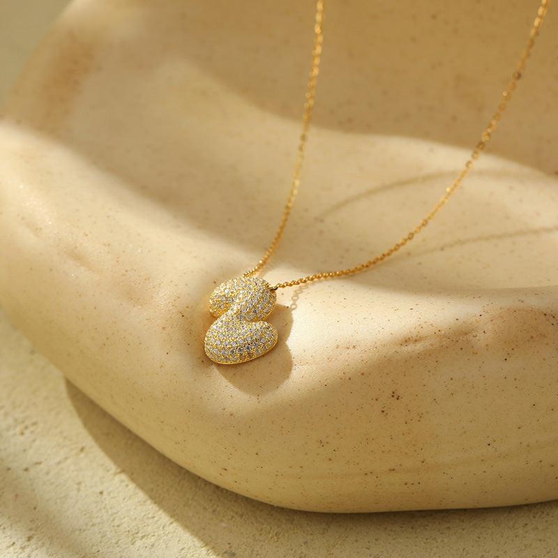 Collier Lettres Bubble en Acier Inoxydable – Élégance et Modernité