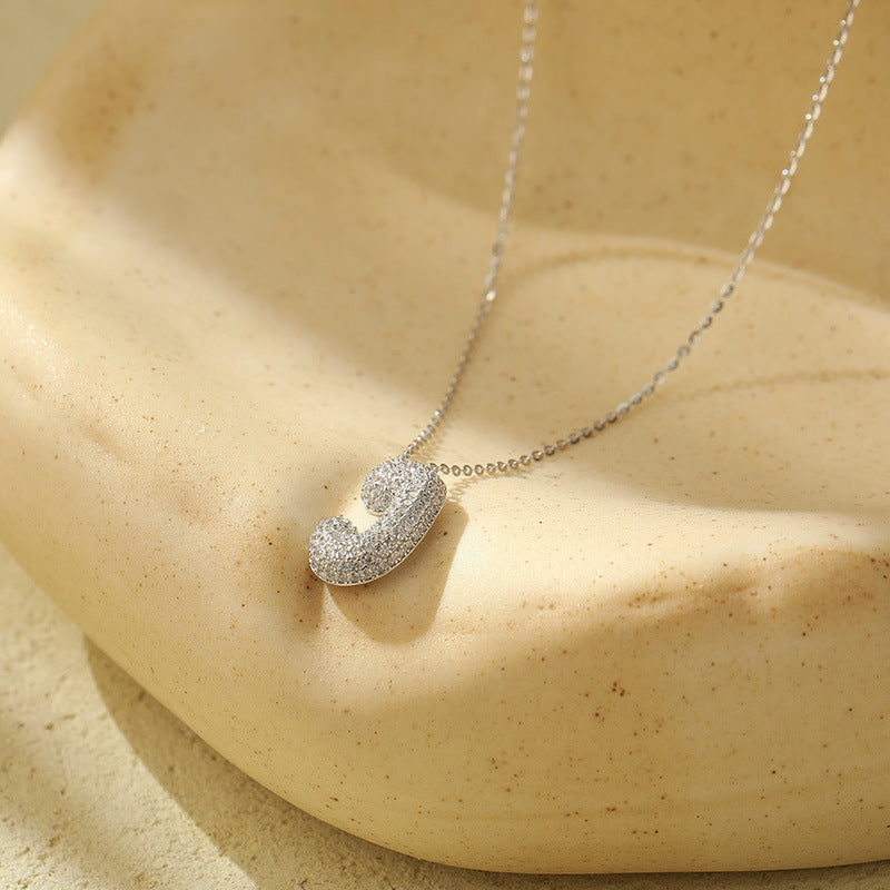 Collier Lettres Bubble en Acier Inoxydable – Élégance et Modernité