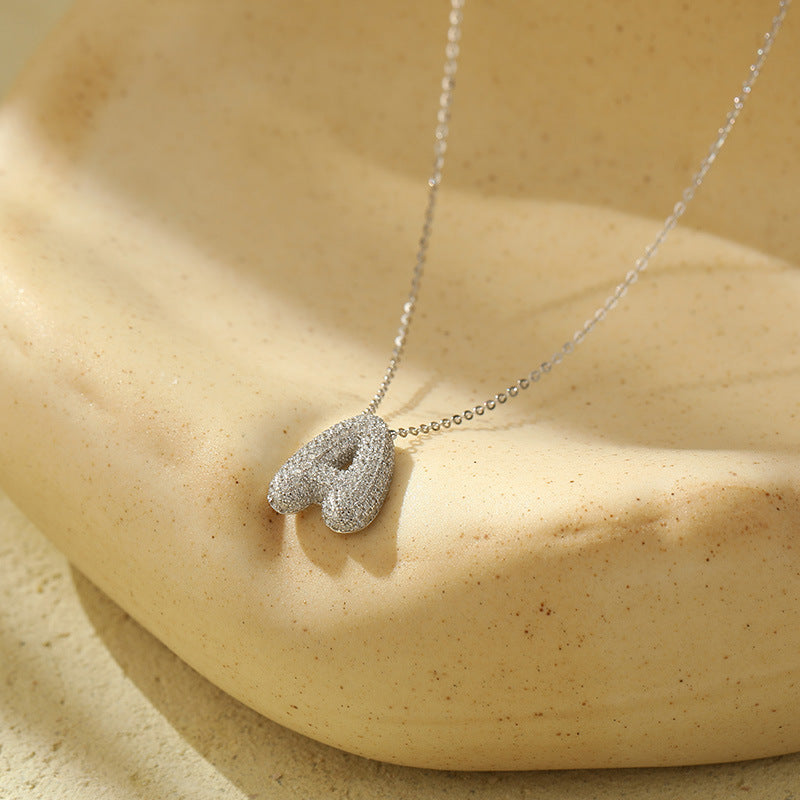 Collier Lettres Bubble en Acier Inoxydable – Élégance et Modernité