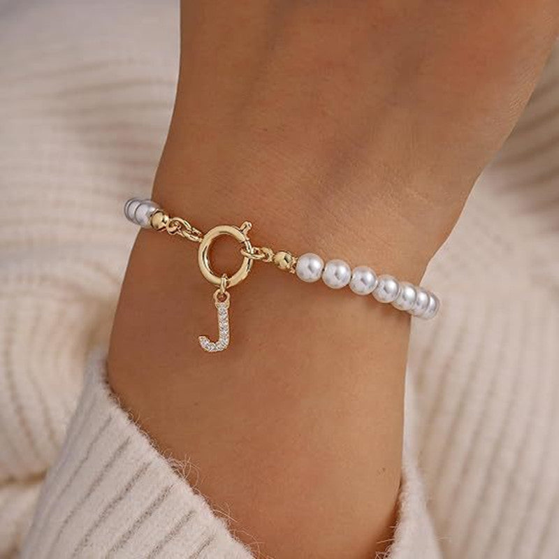 Bracelet initial – Perles 6 mm et pendentif lettre A-Z