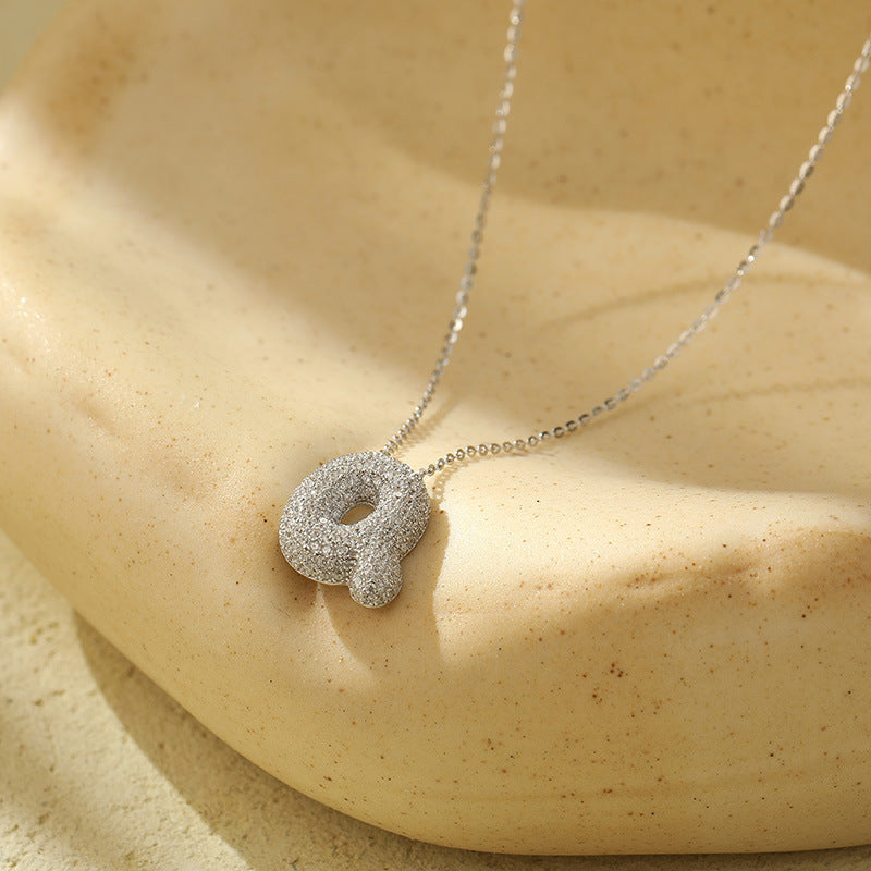 Collier Lettres Bubble en Acier Inoxydable – Élégance et Modernité