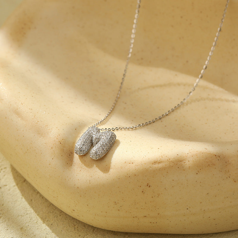 Collier Lettres Bubble en Acier Inoxydable – Élégance et Modernité