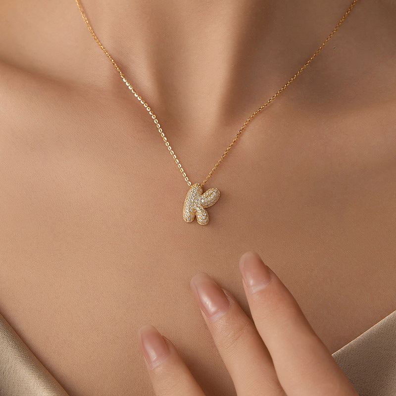 Collier Lettres Bubble en Acier Inoxydable – Élégance et Modernité