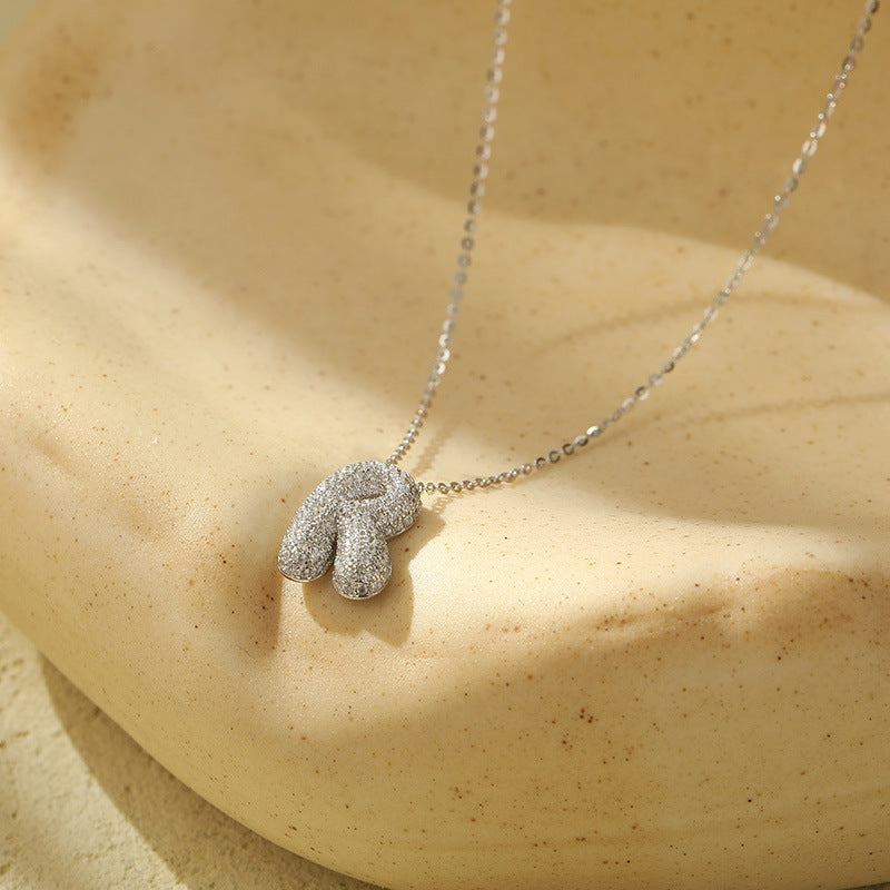 Collier Lettres Bubble en Acier Inoxydable – Élégance et Modernité